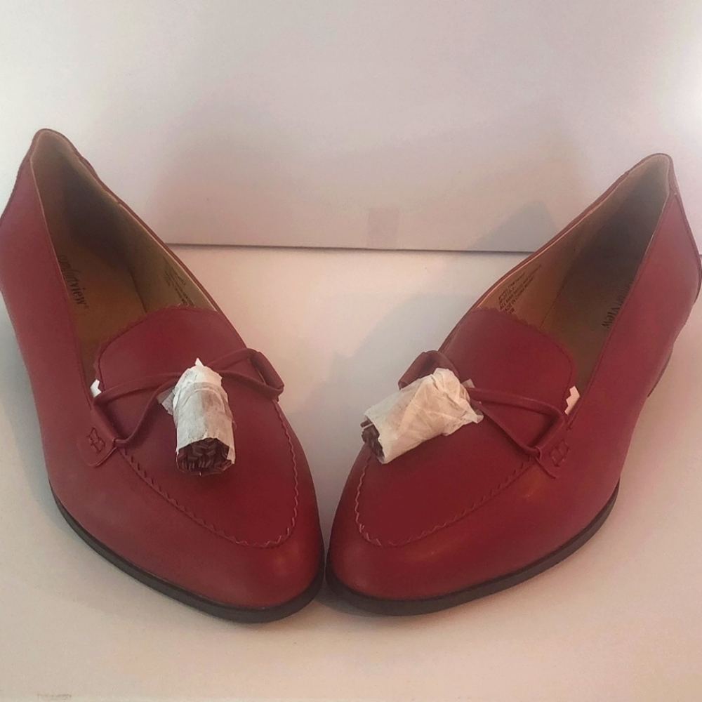 Women 12 ww  Comfortview red loafers with tassel